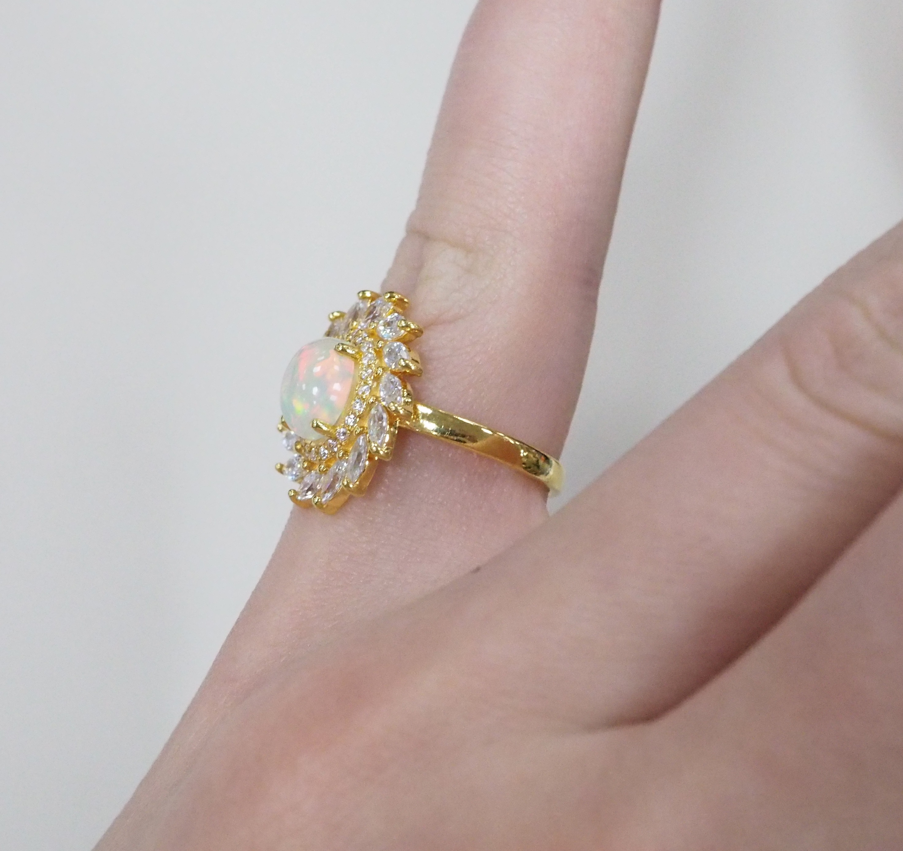 Серебряное кольцо с опалом